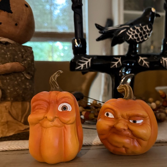 Brand NWT Set of 2 Martha Stewart Orange Pumpkin Figurines - Picture 1 of 13